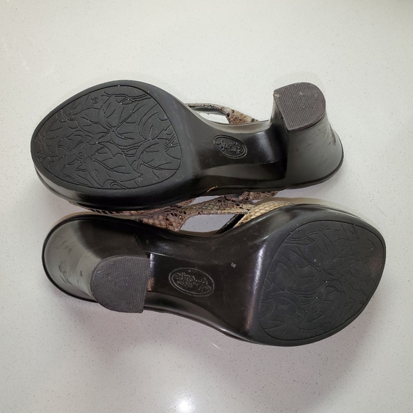 Sofft Euro soft animal print size 6 heels - Picture 7 of 7